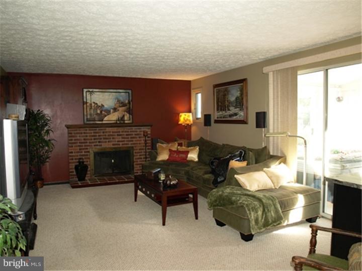 2002 Spring Valley Road Lansdale, PA 19446 - Photo 4 of 23 Gallery Image 4