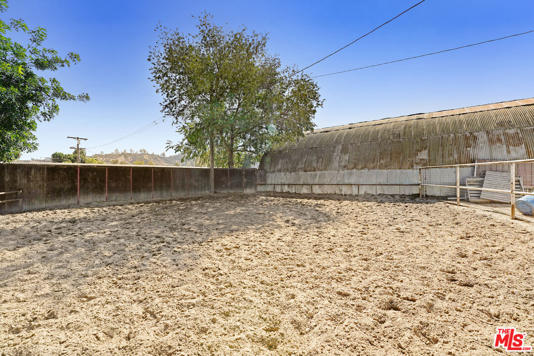 1840 Riverside Drive Glendale, CA 91201 - Photo 11 of 35 a backyard of a house with lots of green space