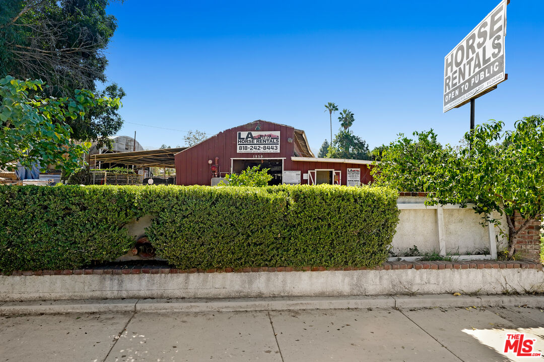 1840 Riverside Drive Glendale, CA 91201 - Photo 24 of 35 front view of a house