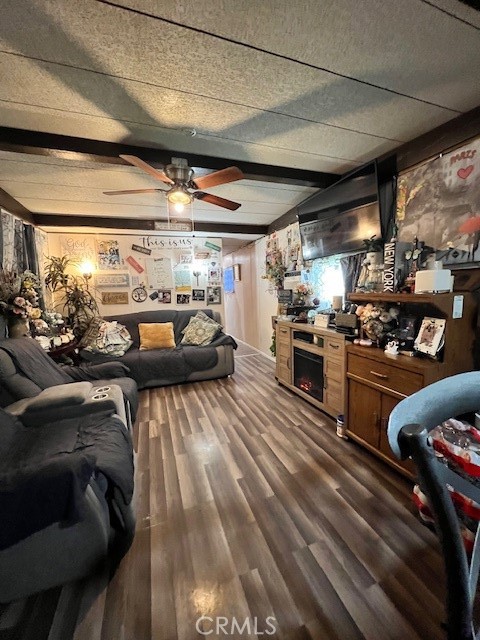 13892 Pioneer Road Apple Valley, CA 92307 - Photo 2 of 11 Living room