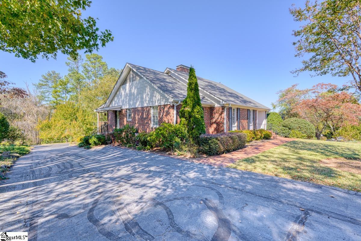 230 Sheffield Road Greer, SC 29651 - Photo 4 of 50