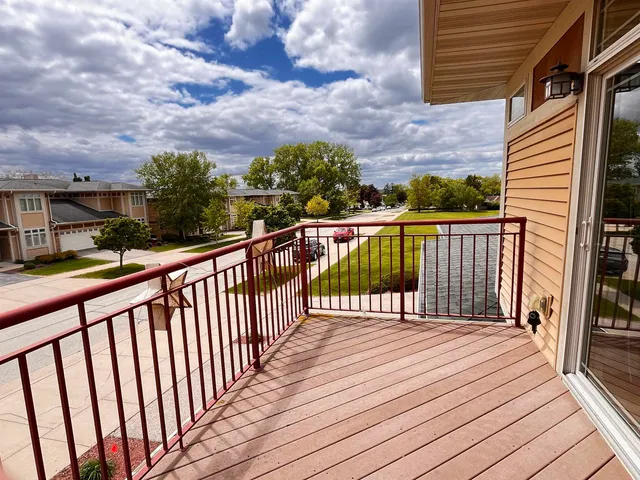 $299,000 | 1021 West Pleasant Street, Unit 5, Portage, WI 53901