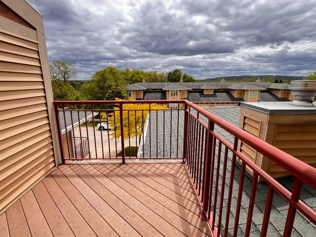 $299,000 | 1021 West Pleasant Street, Unit 5, Portage, WI 53901