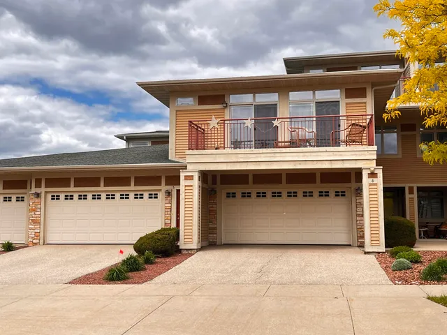 $299,000 | 1021 West Pleasant Street, Unit 5, Portage, WI 53901