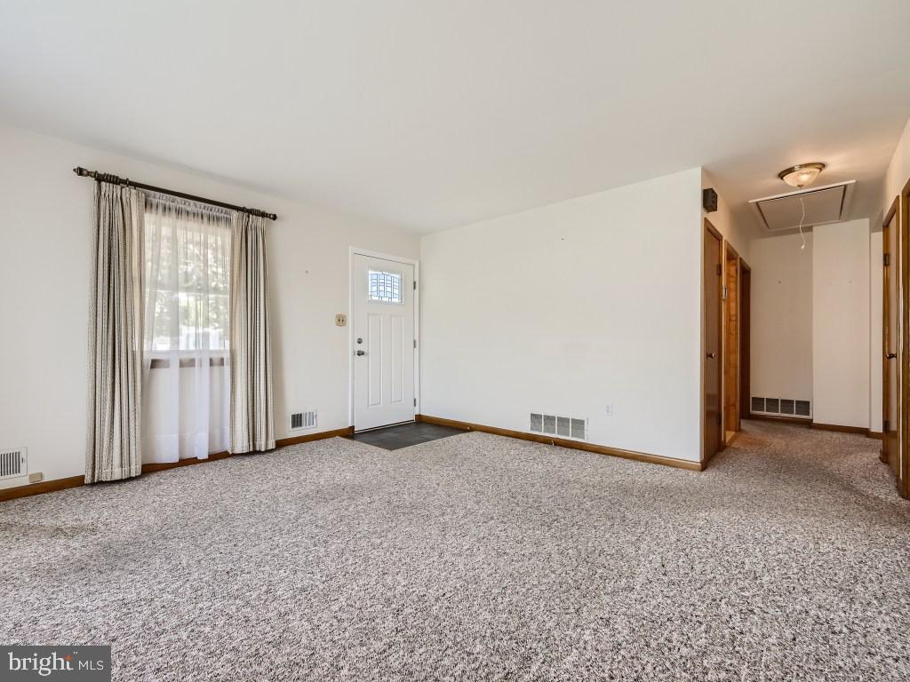 2401 East Sparrows Point Sparrows Point, MD 21219 - Photo 14 of 34 Living room