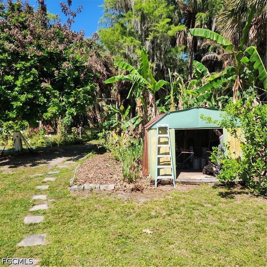 381 8th Street Northeast Naples, FL 34120 - Photo 15 of 38