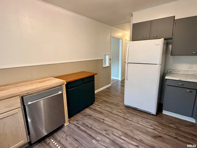 $135,000 | 207 South State Street, Henderson, IL 61439