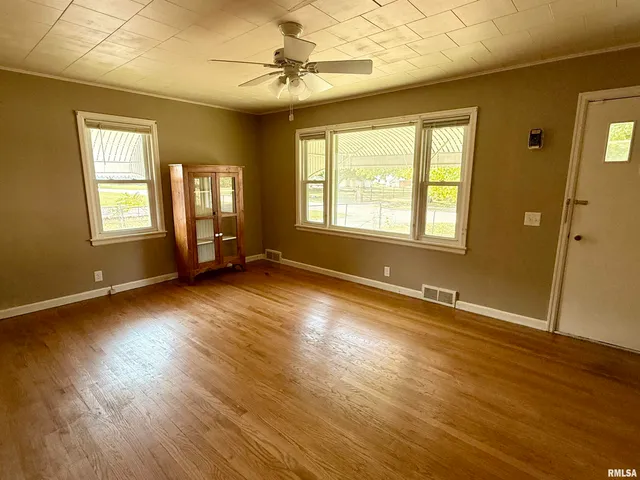 $135,000 | 207 South State Street, Henderson, IL 61439