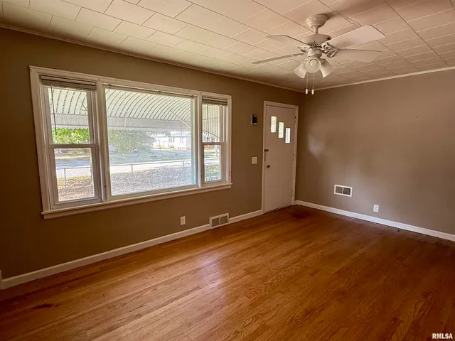 $135,000 | 207 South State Street, Henderson, IL 61439