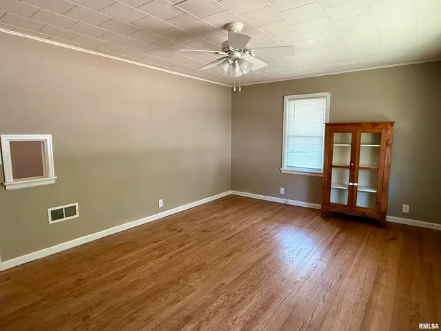 $135,000 | 207 South State Street, Henderson, IL 61439