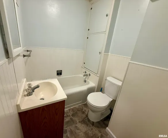 $135,000 | 207 South State Street, Henderson, IL 61439