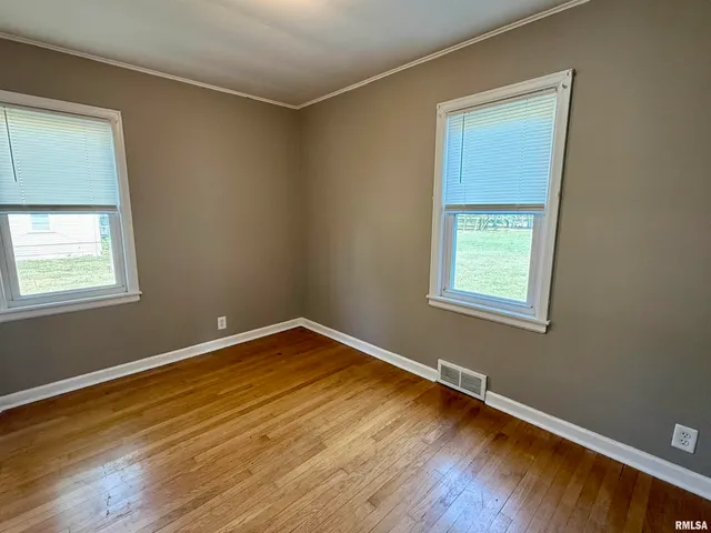 $135,000 | 207 South State Street, Henderson, IL 61439