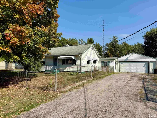 $135,000 | 207 South State Street, Henderson, IL 61439