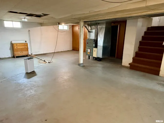 $135,000 | 207 South State Street, Henderson, IL 61439