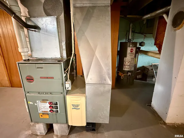 $135,000 | 207 South State Street, Henderson, IL 61439