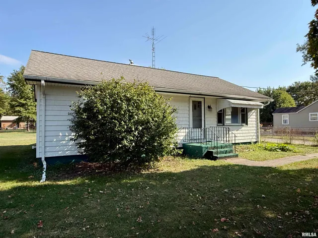 $135,000 | 207 South State Street, Henderson, IL 61439