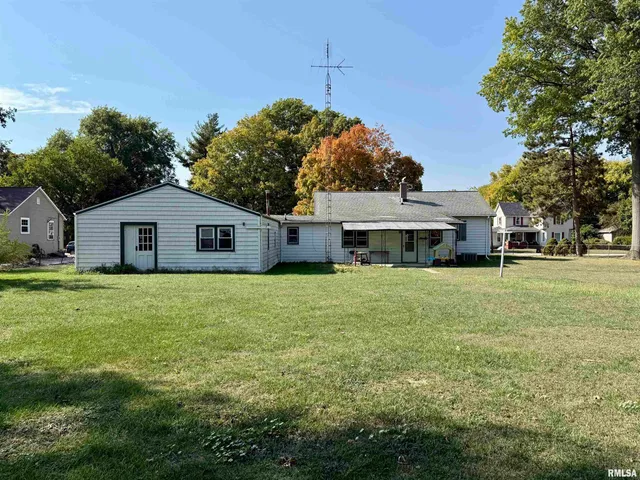 $135,000 | 207 South State Street, Henderson, IL 61439
