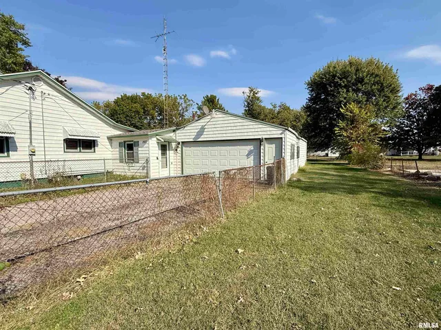 $135,000 | 207 South State Street, Henderson, IL 61439