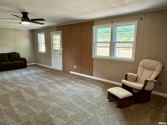 $135,000 | 207 South State Street, Henderson, IL 61439