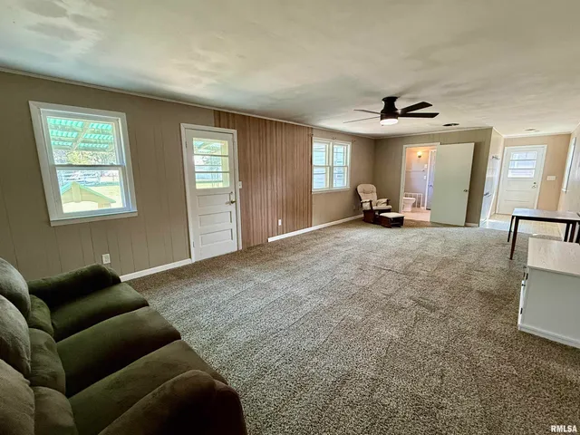 $135,000 | 207 South State Street, Henderson, IL 61439