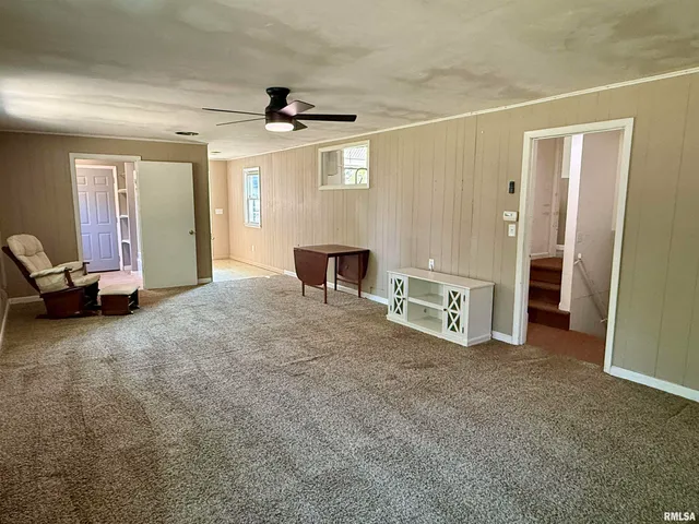 $135,000 | 207 South State Street, Henderson, IL 61439