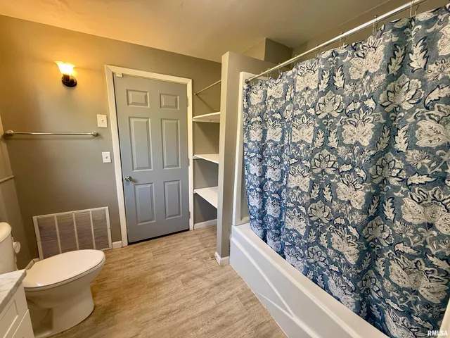 $135,000 | 207 South State Street, Henderson, IL 61439