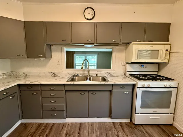 $135,000 | 207 South State Street, Henderson, IL 61439