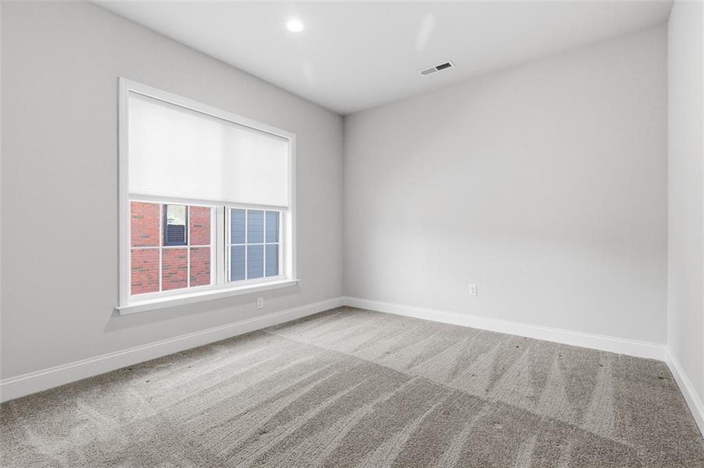 3061 Preston Way Bridgeville, PA 15017 - Photo 33 of 45 an empty room with a window