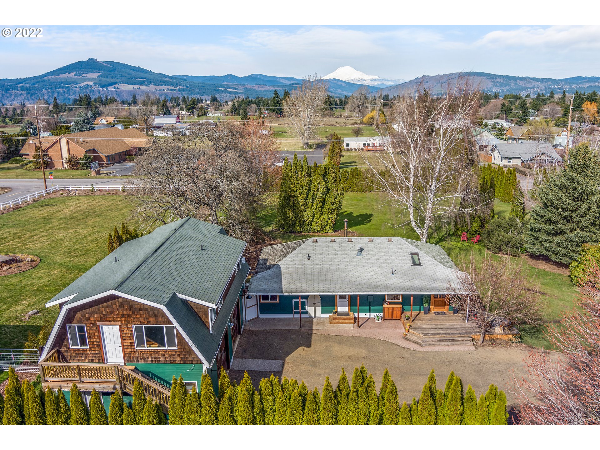 1521 Tucker Road Hood River, OR 97031 - Photo 1 of 32 Gallery Image 1