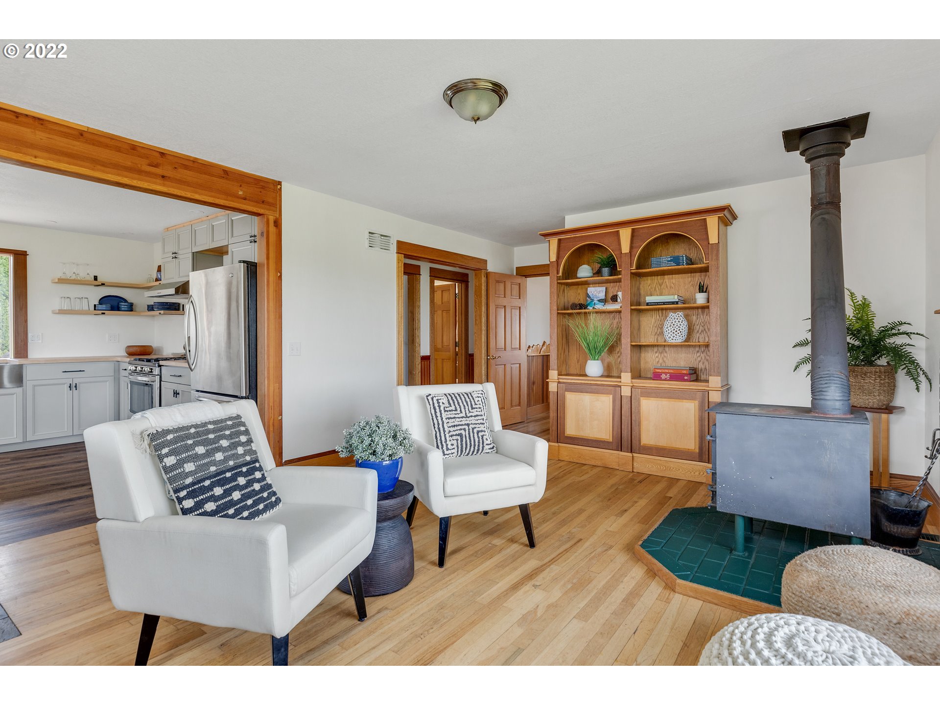 1521 Tucker Road Hood River, OR 97031 - Photo 11 of 32 Gallery Image 11