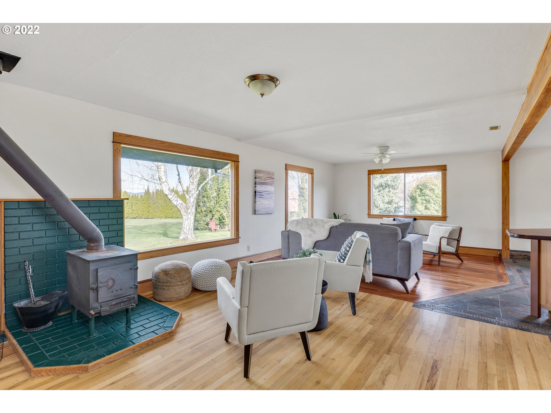 1521 Tucker Road Hood River, OR 97031 - Photo 13 of 32 Gallery Image 13