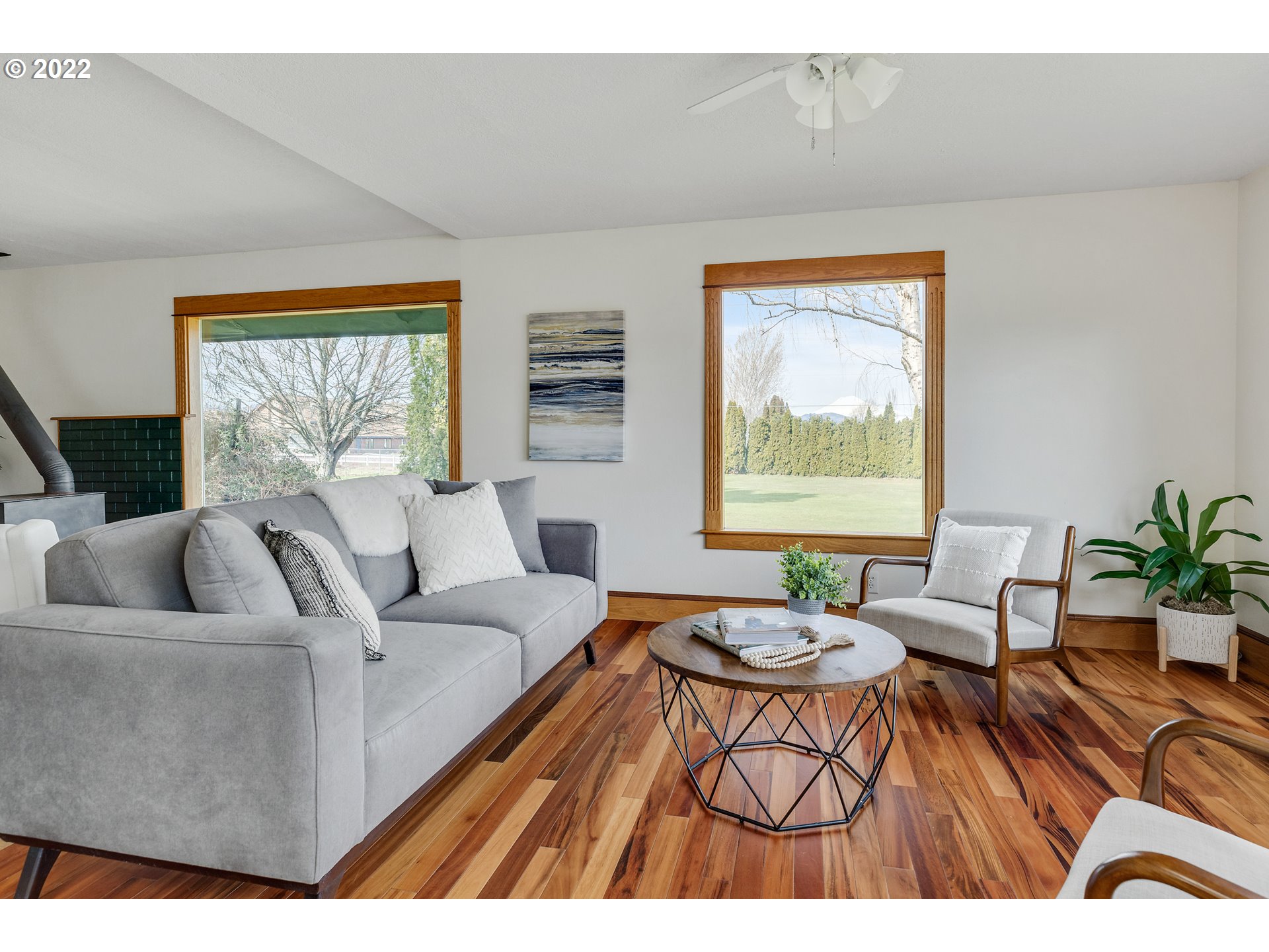 1521 Tucker Road Hood River, OR 97031 - Photo 4 of 32 Gallery Image 4
