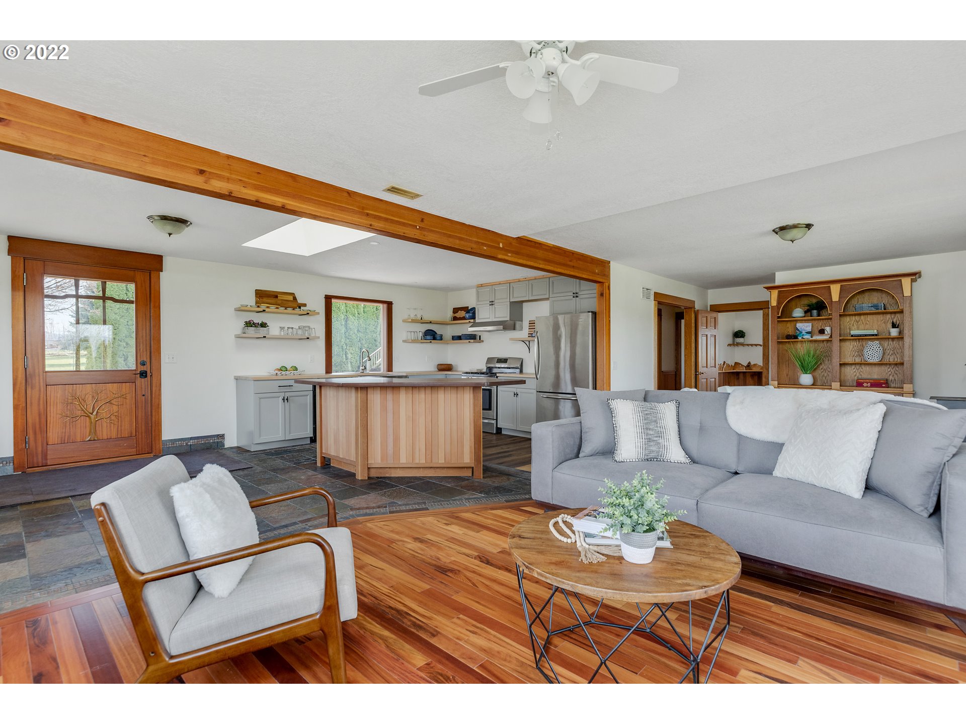 1521 Tucker Road Hood River, OR 97031 - Photo 6 of 32 Gallery Image 6