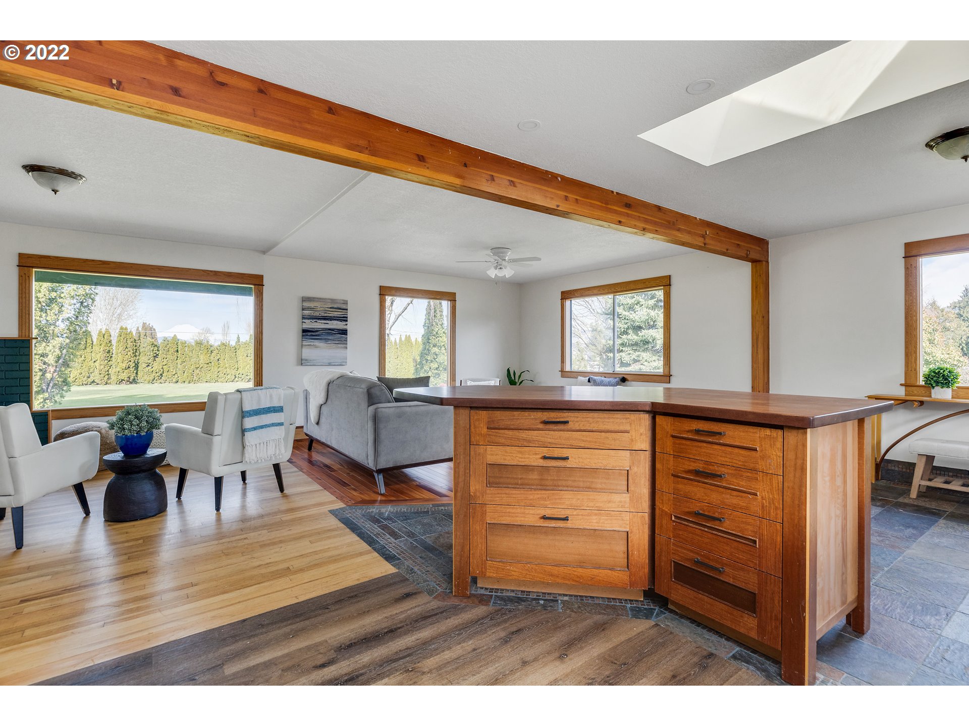 1521 Tucker Road Hood River, OR 97031 - Photo 10 of 32 Gallery Image 10