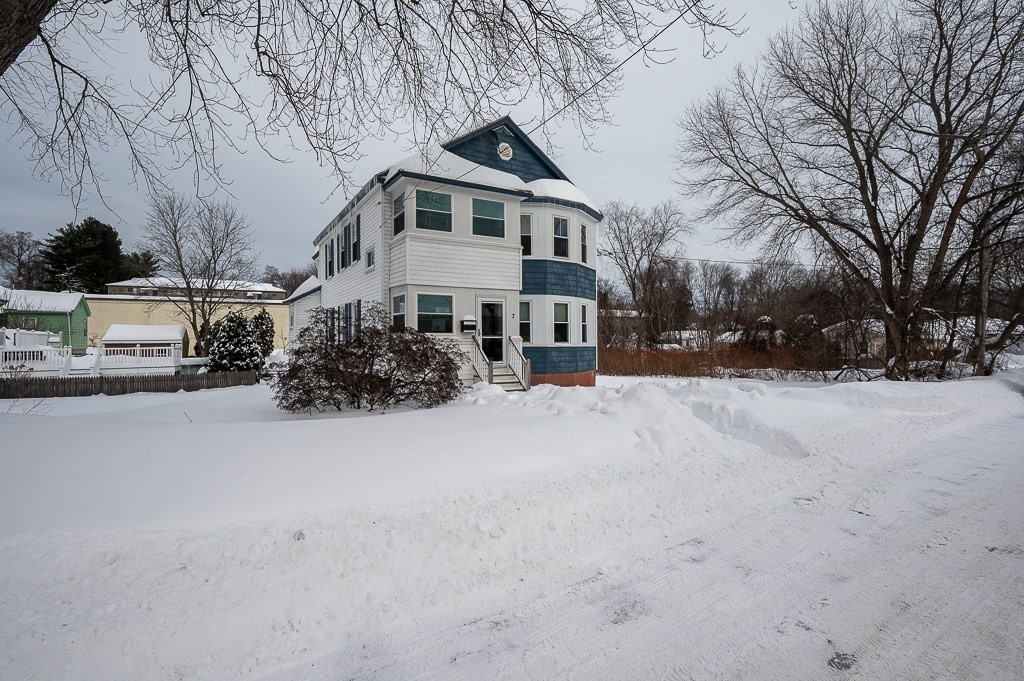 7 Clarissa Street Worcester, MA 01604 - Photo 4 of 33