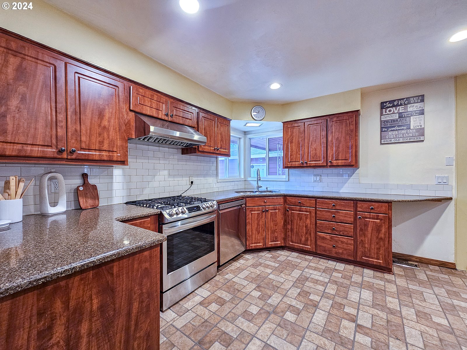 9645 Southwest Denney Road Beaverton, OR 97008 - Photo 4 of 46 Gallery Image 4
