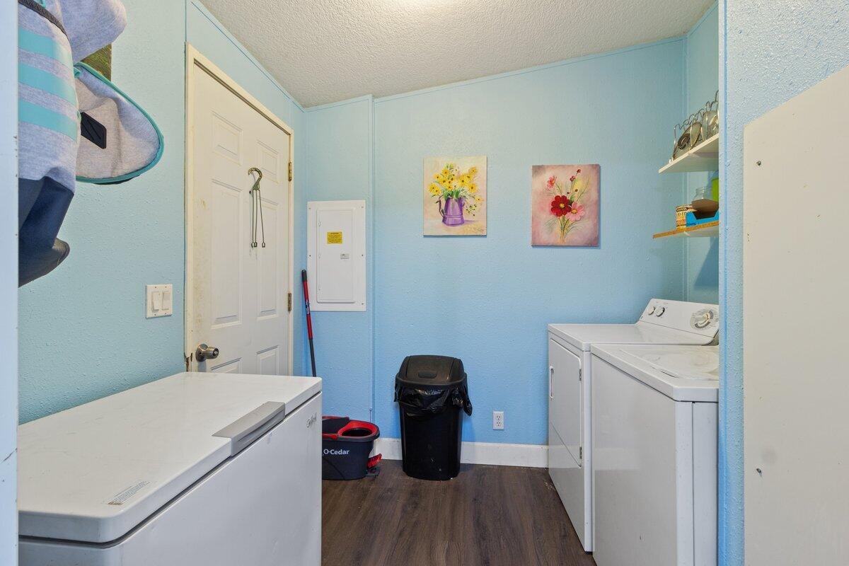 262 Barnes Way Cave Junction, OR 97523 - Photo 20 of 30 Laundry