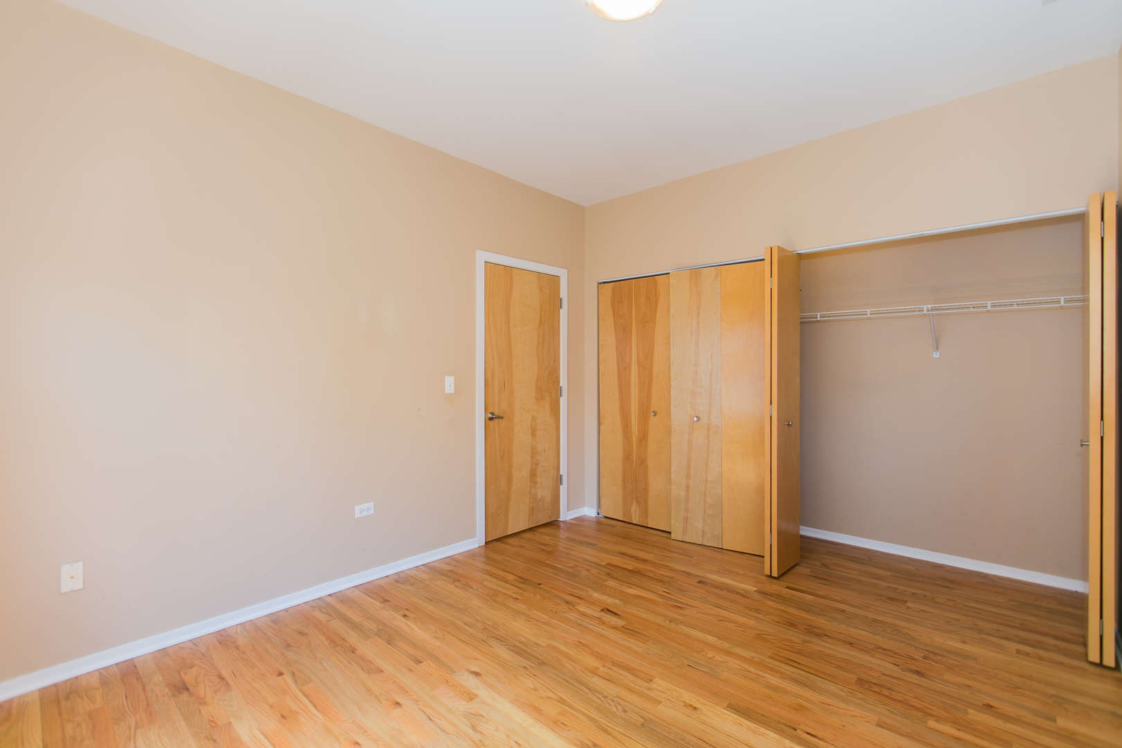 1808 South Michigan Avenue, Unit 38 Chicago, IL 60616 - Photo 13 of 18 a view of an empty room with wooden floor