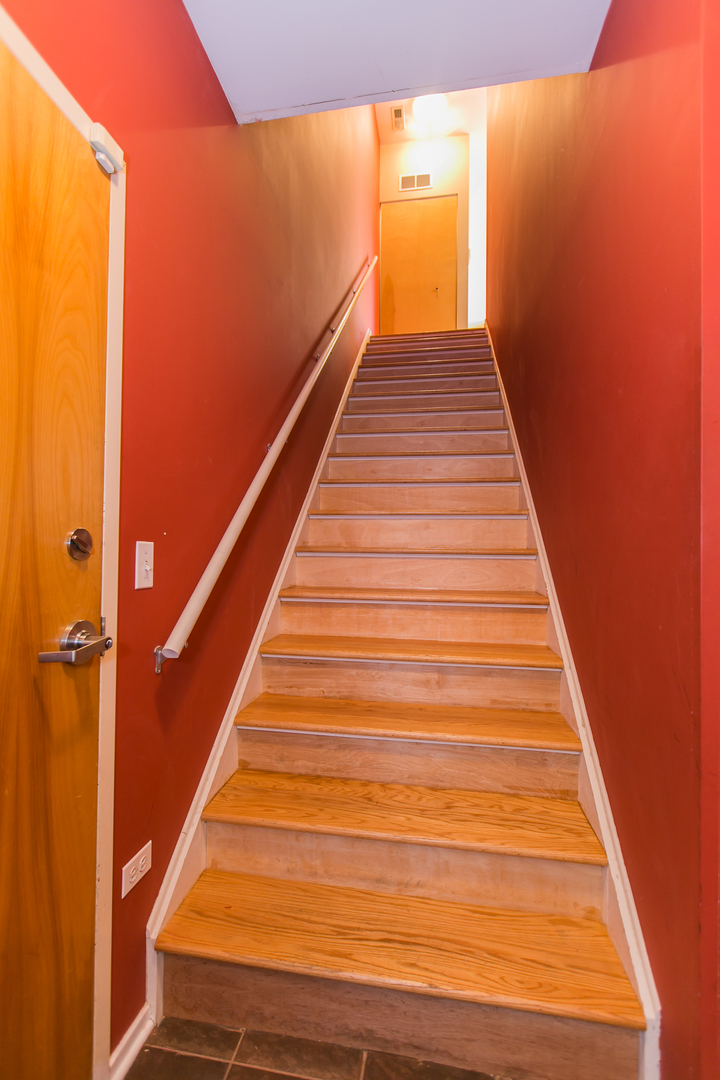 1808 South Michigan Avenue, Unit 38 Chicago, IL 60616 - Photo 5 of 18 a view of entryway