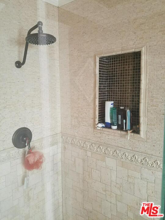 1901 West Kenneth Road Glendale, CA 91201 - Photo 11 of 12 Gallery Image 11