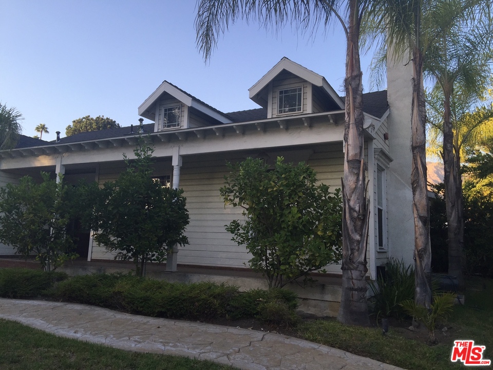 1901 West Kenneth Road Glendale, CA 91201 - Photo 3 of 12 Gallery Image 3
