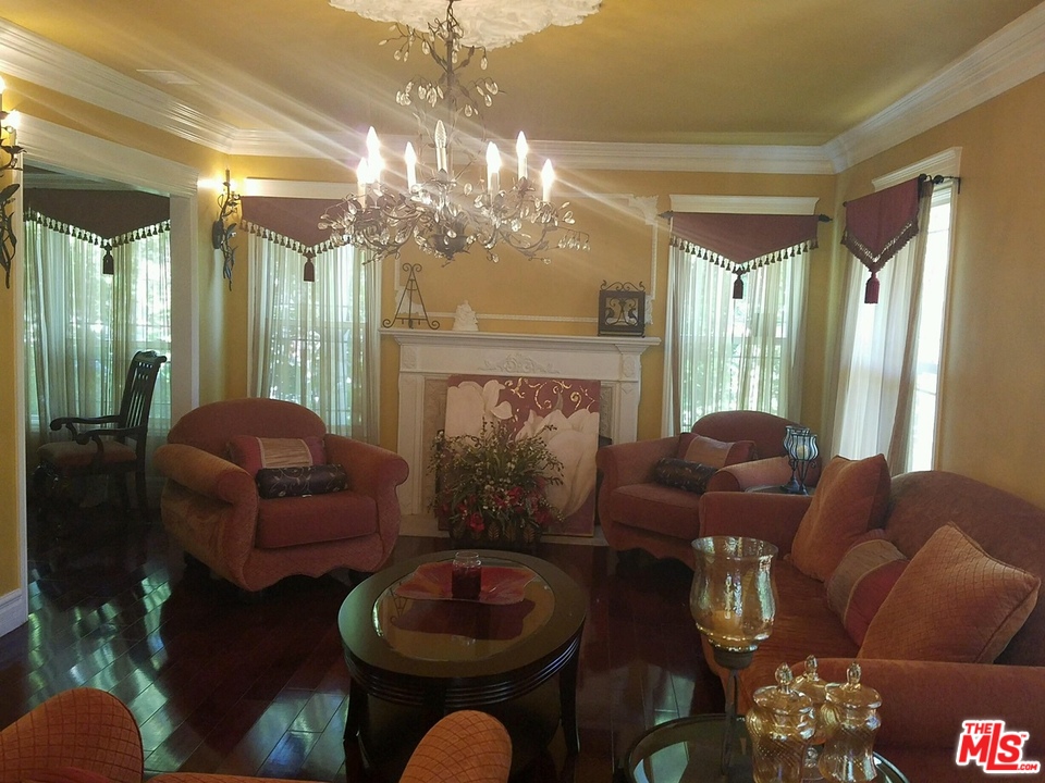 1901 West Kenneth Road Glendale, CA 91201 - Photo 8 of 12 Gallery Image 8