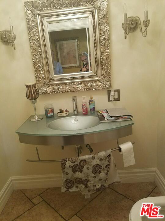 1901 West Kenneth Road Glendale, CA 91201 - Photo 10 of 12 Gallery Image 10