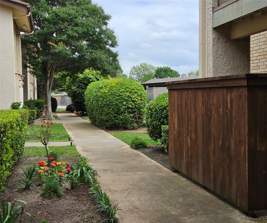 12816 Midway Road, Unit 1067 Dallas, TX 75244 - Photo 3 of 19 Gallery Image 3