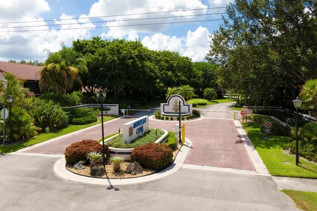 $299,900 | 6030 Southeast Martinique Drive, Unit 102, Stuart, FL 34997