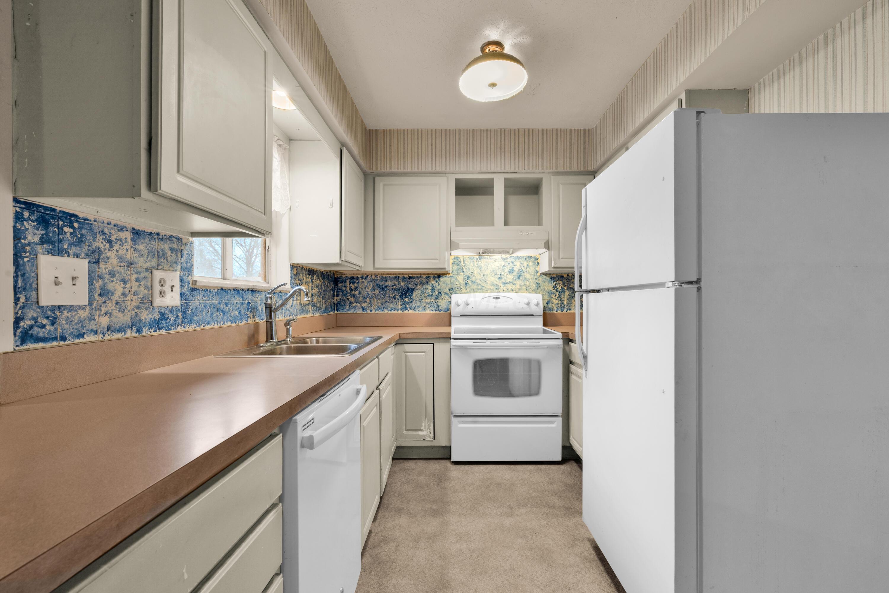 6747 Merwin Road Columbus, OH 43235 - Photo 9 of 36 Kitchen 3
