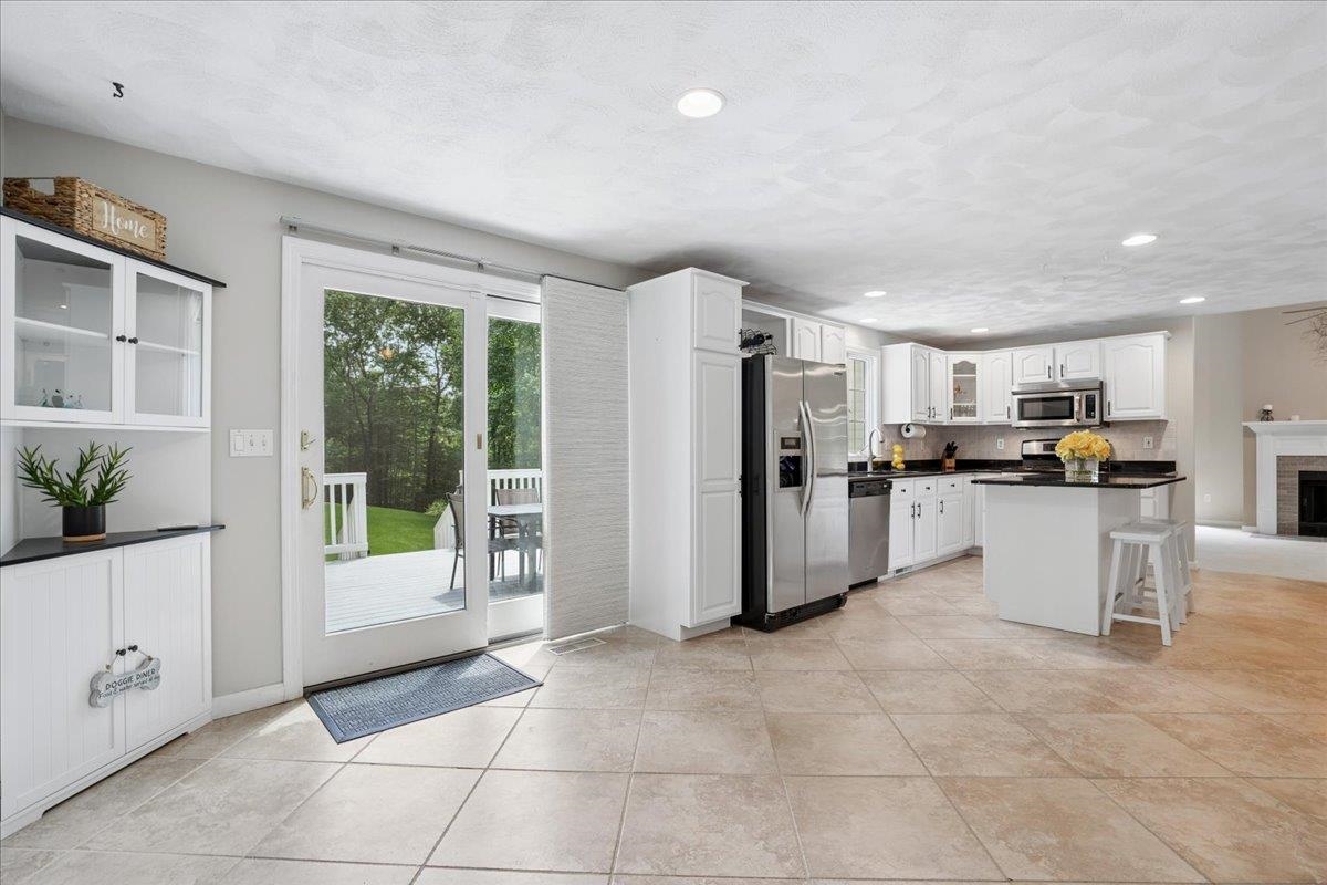 56 Patriot Road Tyngsborough, MA 01879 - Photo 7 of 55