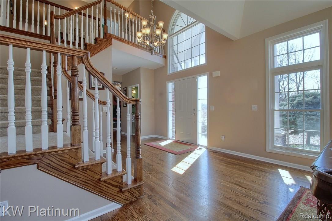23633 Hagen Road Macomb, MI 48042 - Photo 6 of 53 Foyer-EDIT.jpg