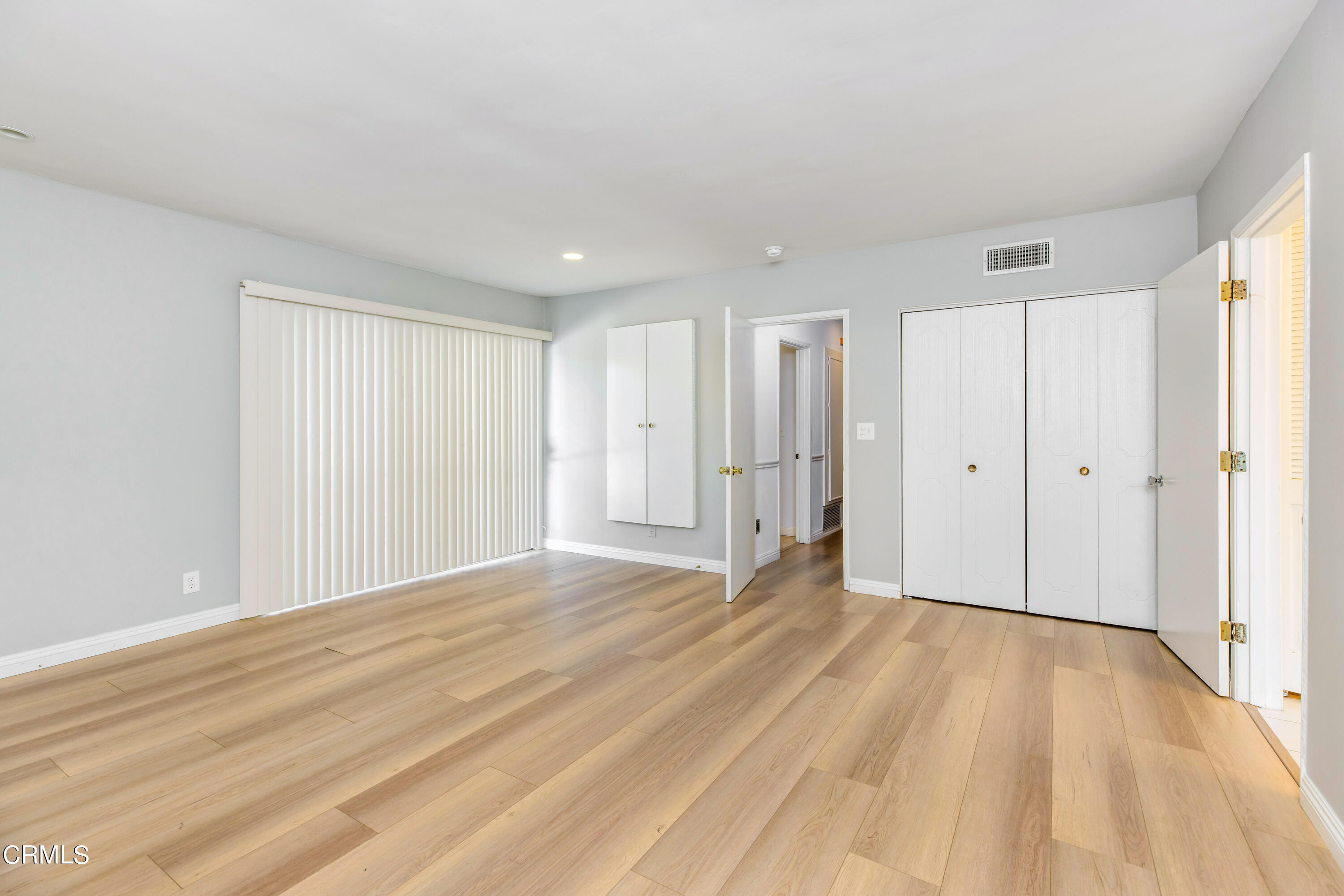 911 Arden Road Pasadena, CA 91106 - Photo 13 of 19 a view of empty room with wooden floor