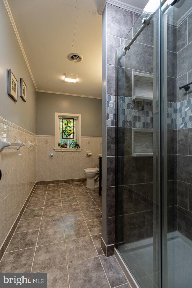 10246 Golf Course Road Fayetteville, PA 17222 - Photo 20 of 62 a view of a bathroom